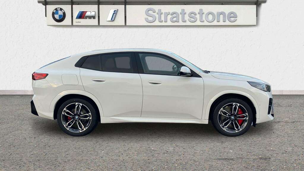 BMW iX2 150Kw Edrive20 Shadow Edition 65Kwh 2025 GL75XLV White #3