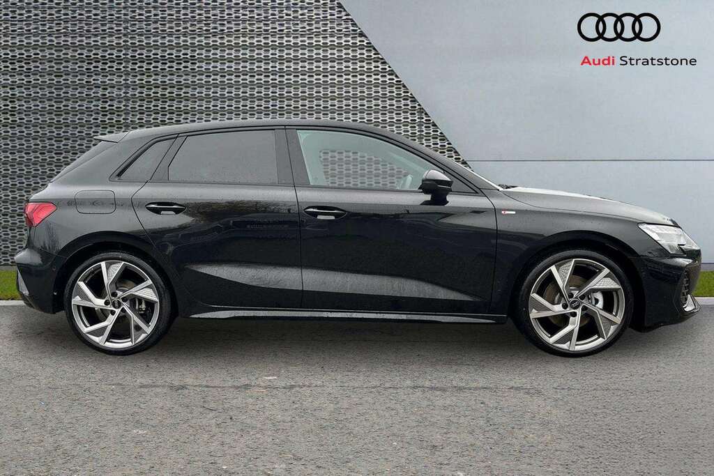 Audi A3 35 Tdi Black Edition S Tronic 2025 VO75YZZ Black #4
