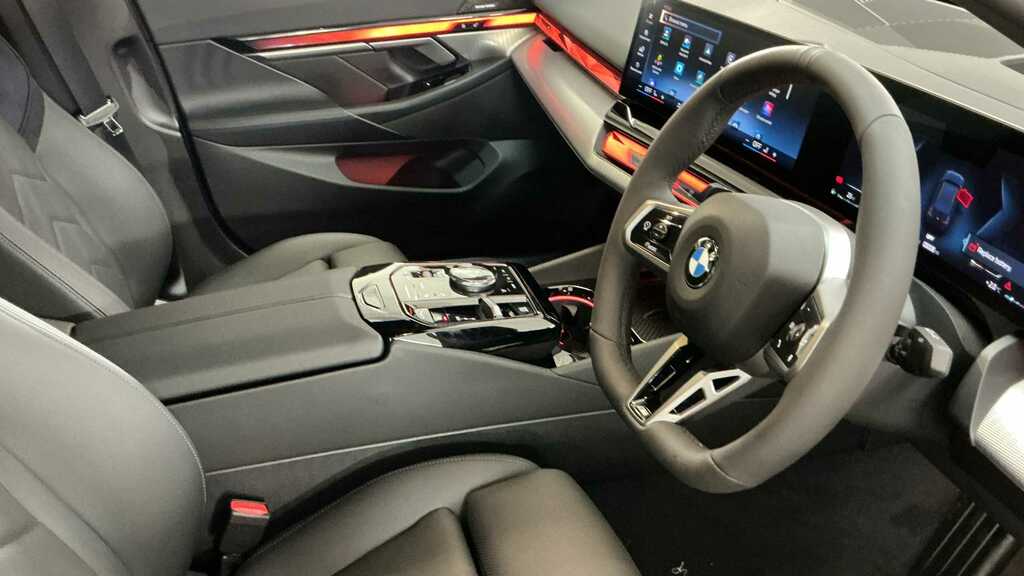 BMW 5 Series 520I M Sport 2025 Black #4