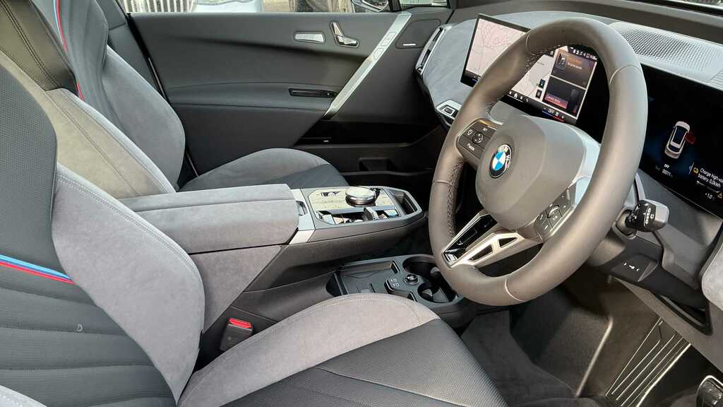 BMW iX 300Kw Xdrive45 M Sport 101Kwh 2025 YA75ZNR White #4
