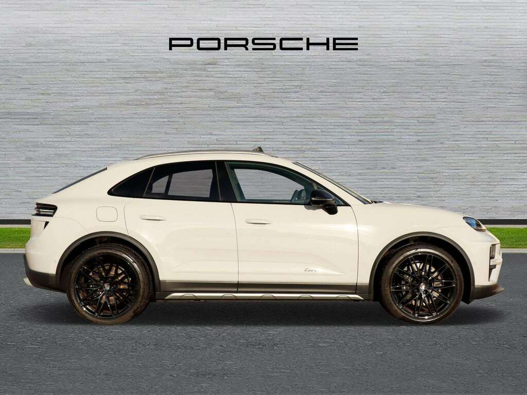 Porsche Macan Turbo 2026 EF75BGU #2