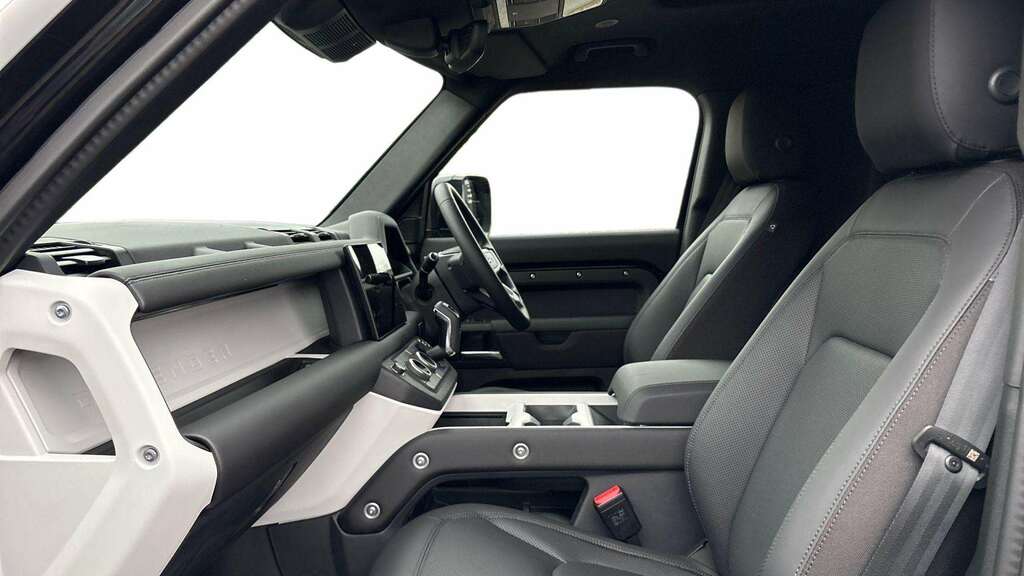 Land Rover Defender 110 3.0 D250 Hard Top S 2025 FP25EKB Black #3