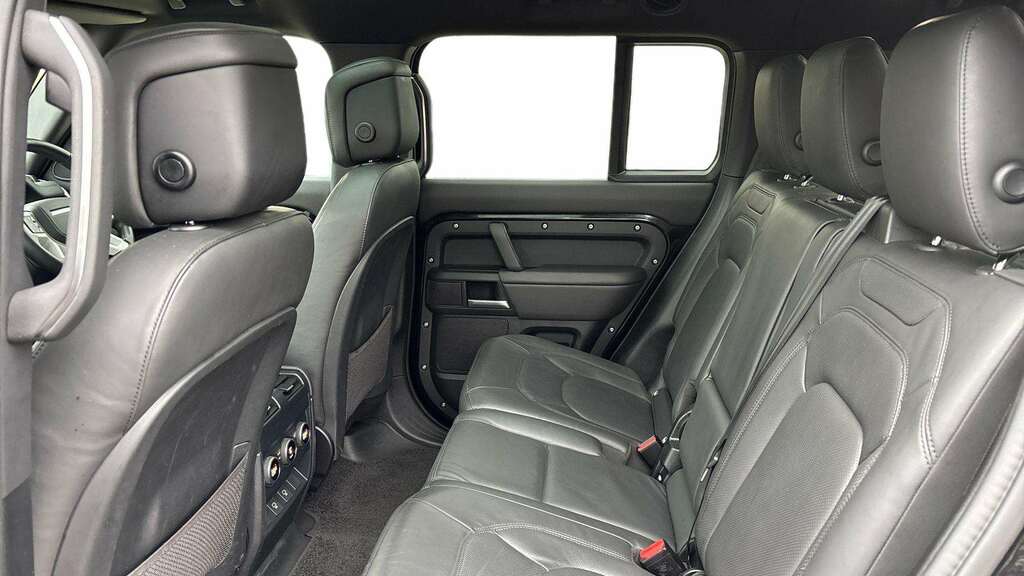 Land Rover Defender 130 3.0 D350 X-dynamic Hse 130 8 Seat 2024 Black #4