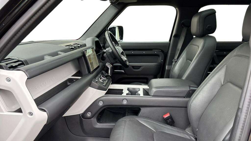 Land Rover Defender 130 3.0 D350 X-dynamic Hse 130 8 Seat 2024 Black #3