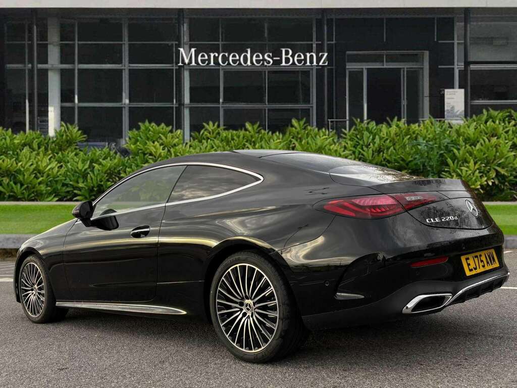 Mercedes-Benz CLE Class 220D Amg Line Premium 9G-tronic 2025 Black #2