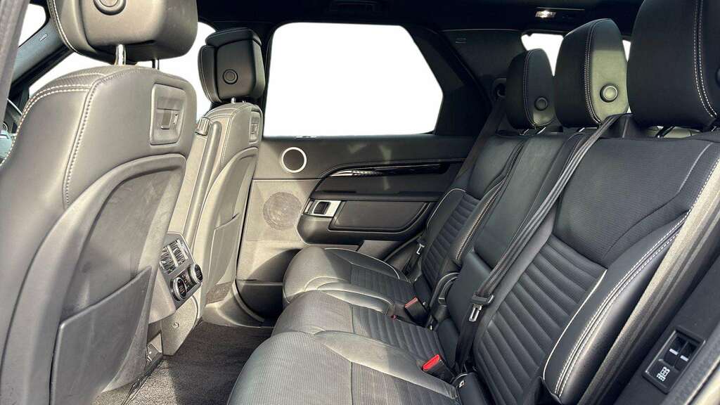 Land Rover Discovery 3.0 D300 Metropolitan Edition 2023 GF23RZP Black #4