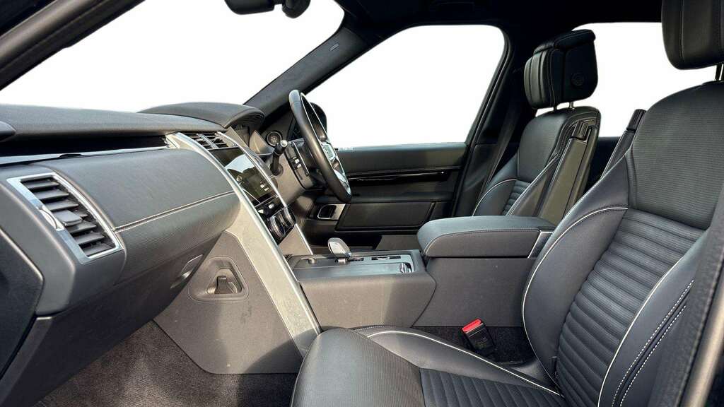 Land Rover Discovery 3.0 D300 Metropolitan Edition 2023 GF23RZP Black #3