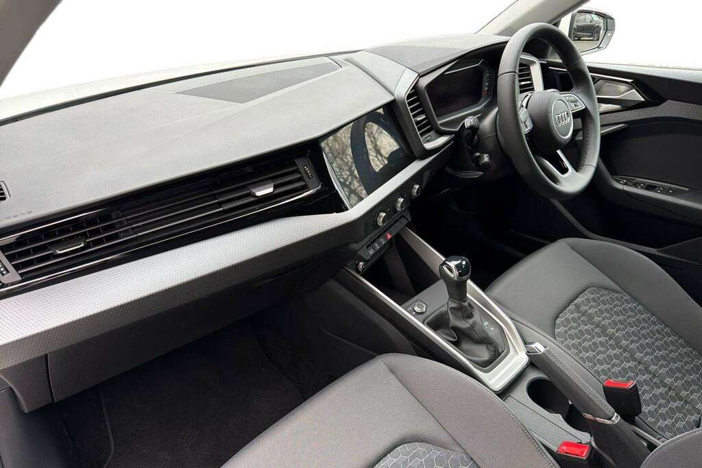 Audi A1 30 Tfsi Sport S Tronic 2025 MW75KXD White #2