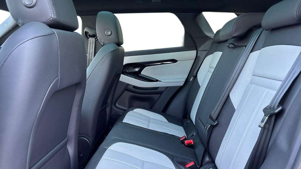 Land Rover Range Rover Evoque 2.0 D200 Edition 2025 KN75RFY Black #4