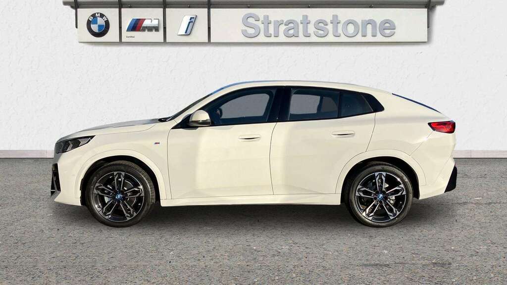 BMW iX2 150Kw Edrive20 M Sport 65Kwh 2025 GL75VPV White #4