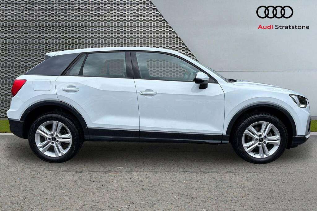 Audi Q2 35 Tfsi Sport S Tronic 2025 MM25LPJ White #4