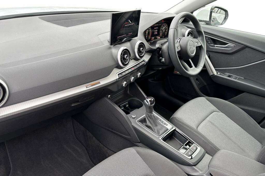 Audi Q2 35 Tfsi Sport S Tronic 2025 MM25LPJ White #2