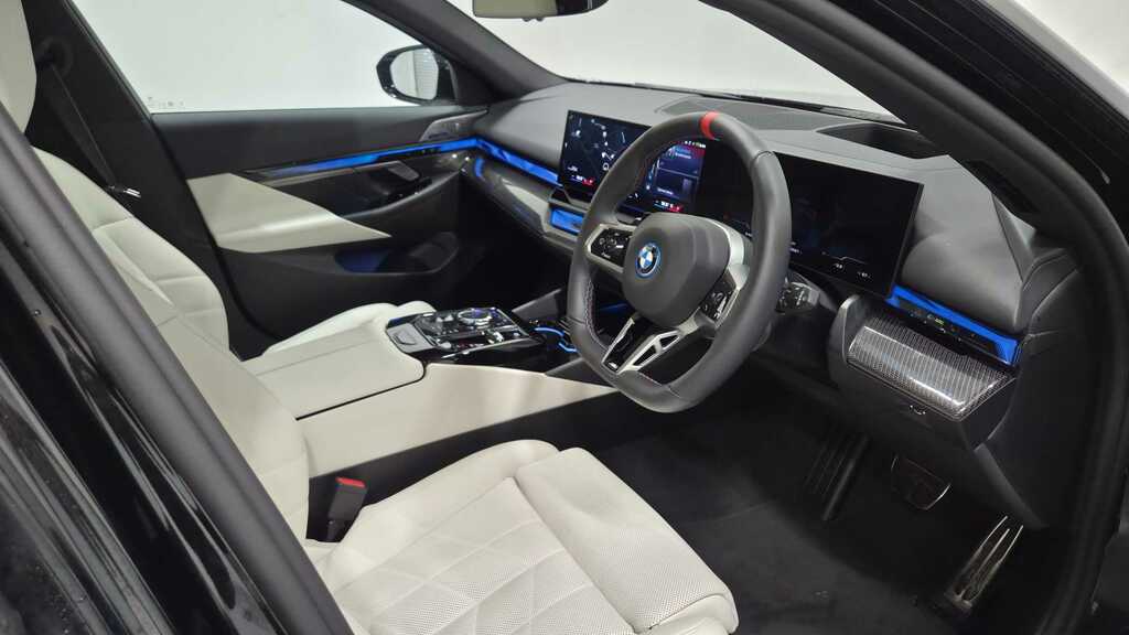 BMW i5 442Kw M60 Xdrive 84Kwh 2025 YM75TKV Black #6