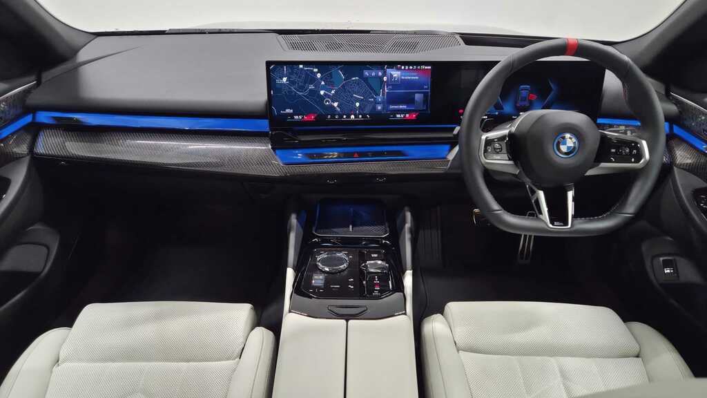 BMW i5 442Kw M60 Xdrive 84Kwh 2025 YM75TKV Black #4