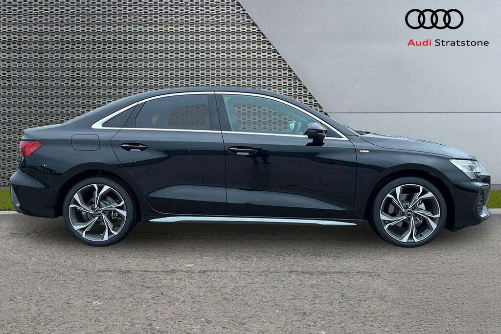Audi A3 1.5 Tfsi 150 S Line S Tronic 2025 DF75ZXB Black #4