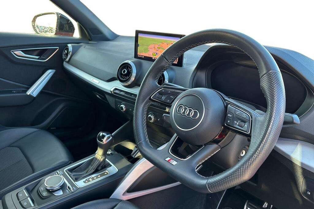 Audi Q2 35 Tfsi Black Edition S Tronic Cs 2023 KY23NTG Red #6