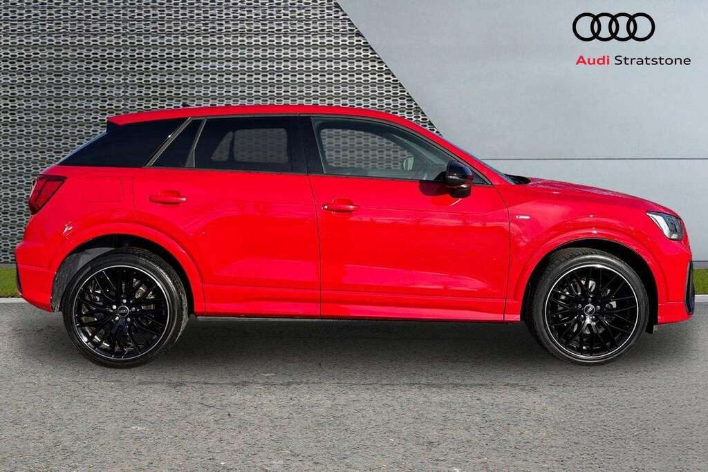 Audi Q2 35 Tfsi Black Edition S Tronic Cs 2023 KY23NTG Red #4