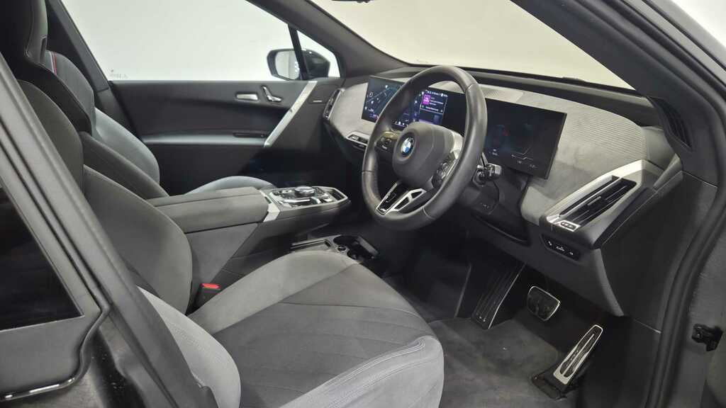BMW iX 300Kw Xdrive45 M Sport 101Kwh 2025 YP75UMJ Black #6