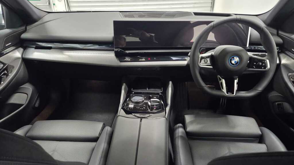 BMW i5 250Kw Edrive40 M Sport Pro 84Kwh 2025 YM75TKY Grey #4