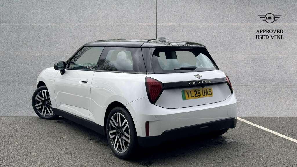 Mini Hatch 135Kw E Classic 41Kwh 2025 YL25UAS White #2