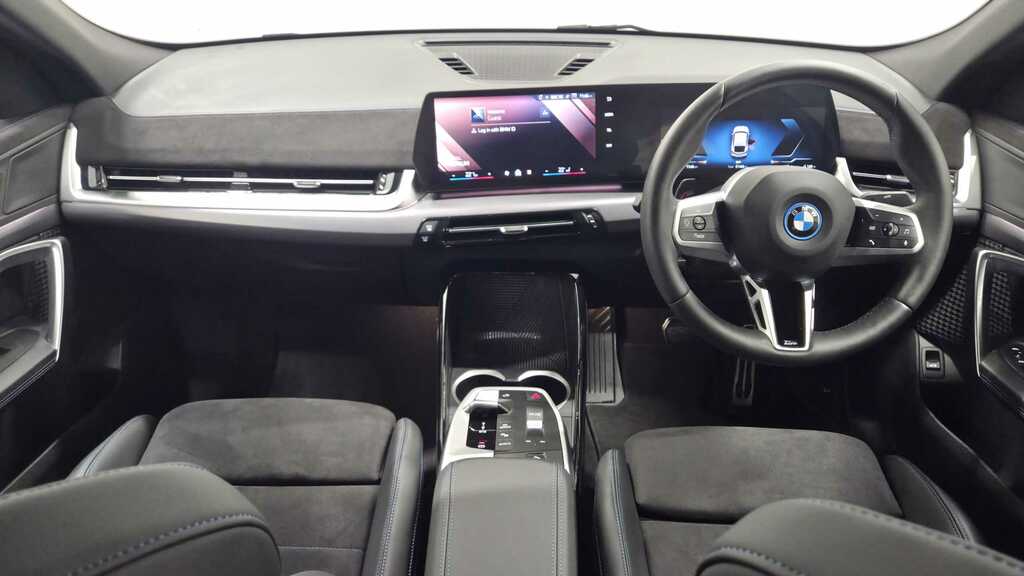 BMW iX2 230Kw Xdrive30 M Sport 65Kwh 2025 YP75MUC White #4