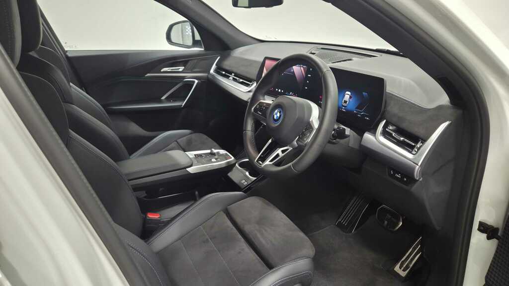 BMW iX2 230Kw Xdrive30 M Sport 65Kwh 2025 YP75MUC White #6