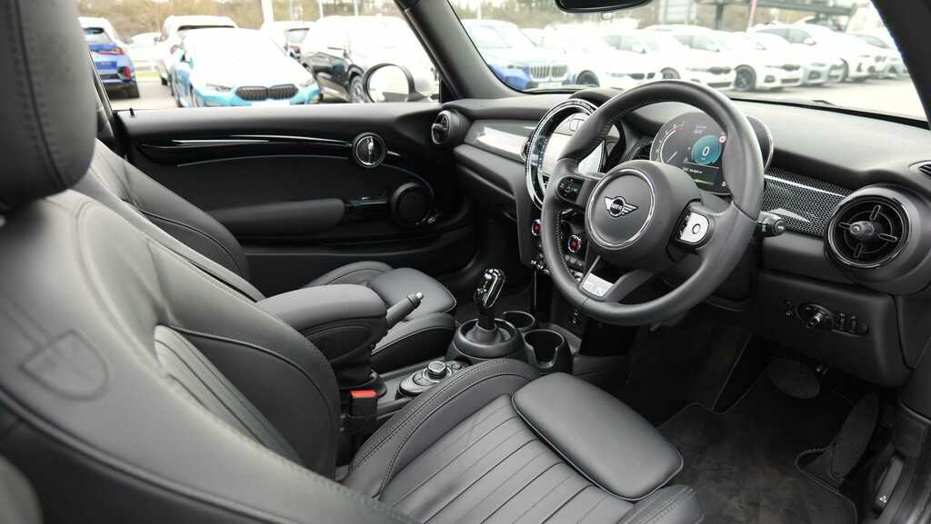 Mini Hatch 1.5 Cooper Exclusive Premium Plus 2024 YY24UHN Silver #6