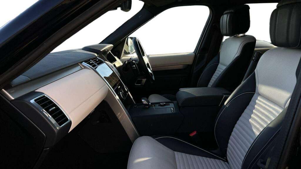 Land Rover Discovery 3.0 D300 R-dynamic Hse 2023 Black #3