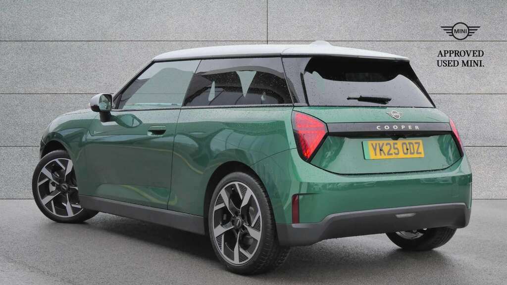 Mini Hatch 135Kw E Exclusive Level 2 41Kwh 2025 YK25ODZ Green #2
