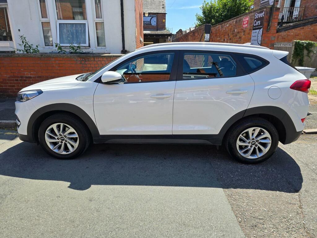 Hyundai Tucson Suv 2.0 Crdi Blue Drive Se Nav 2018 White #6