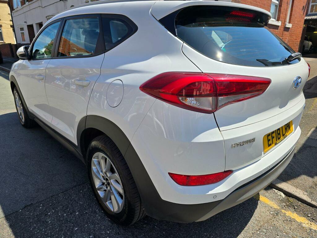Hyundai Tucson Suv 2.0 Crdi Blue Drive Se Nav 2018 White #3