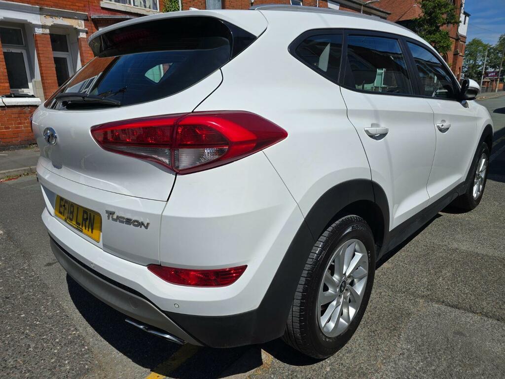 Hyundai Tucson Suv 2.0 Crdi Blue Drive Se Nav 2018 White #4
