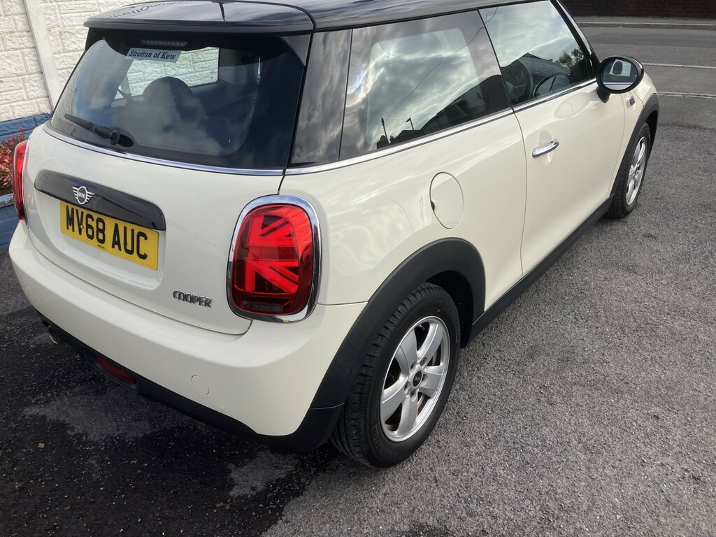 Mini Hatch Hatchback 1.5 Cooper 3-Door Hatch 201868 MV68AUC White #2