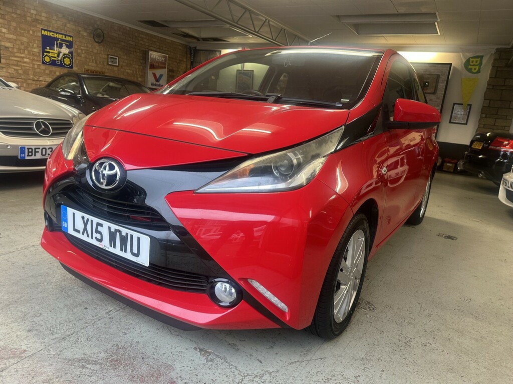 Toyota Aygo 1.0 Vvt-i X-pression LX15WWU Red #3