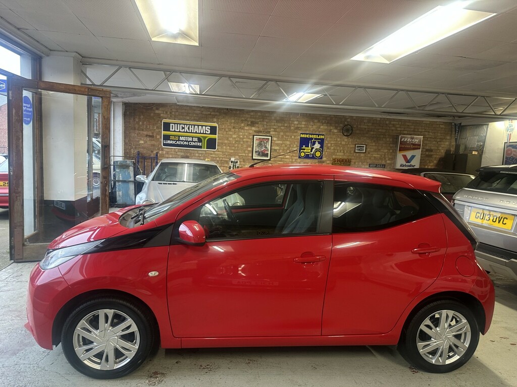 Toyota Aygo 1.0 Vvt-i X-pression LX15WWU Red #5