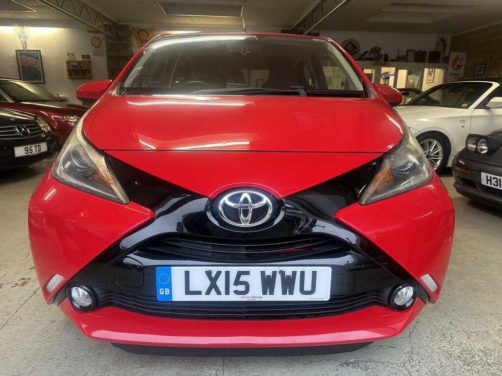 Toyota Aygo 1.0 Vvt-i X-pression LX15WWU Red #2