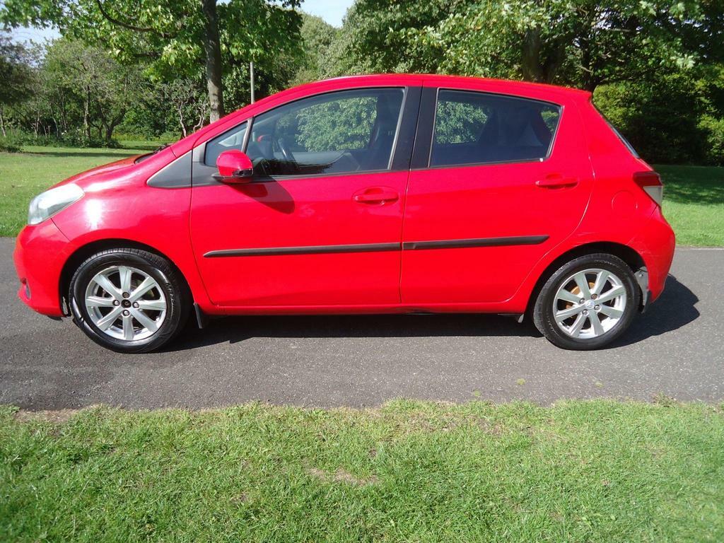 Toyota Yaris 1.33 Dual Vvt-i Tr Euro 5 YG13TUV Red #2