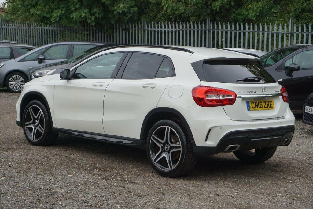 Mercedes-Benz GLA Class Suv 2.1 Gla200d Amg Line Executive 7G-dct 4Matic CN16ZRE White #2
