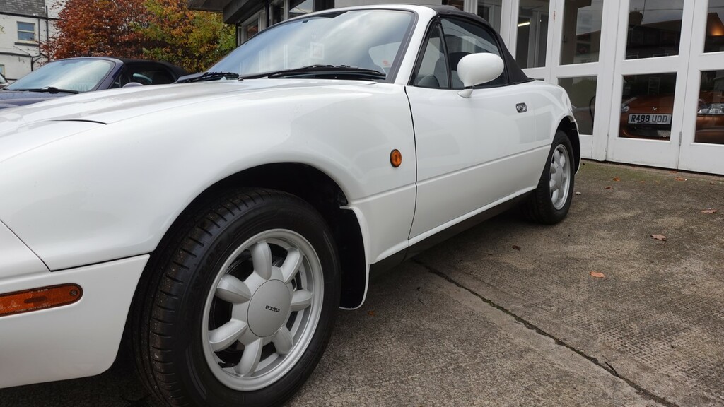 Mazda MX-5 1.6 Eunos Silver #8
