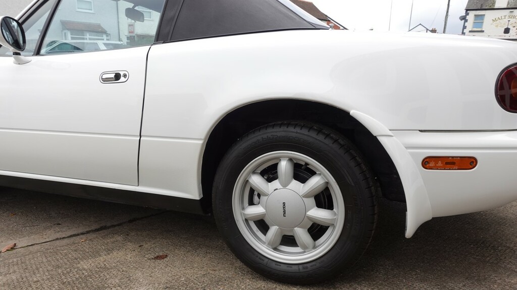 Mazda MX-5 1.6 Eunos Silver #7