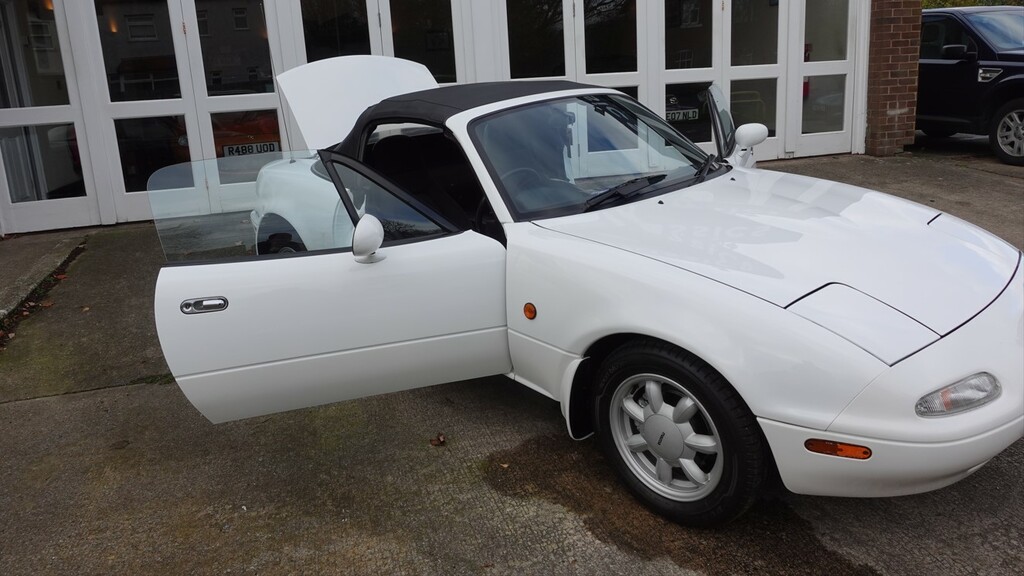Mazda MX-5 1.6 Eunos Silver #13