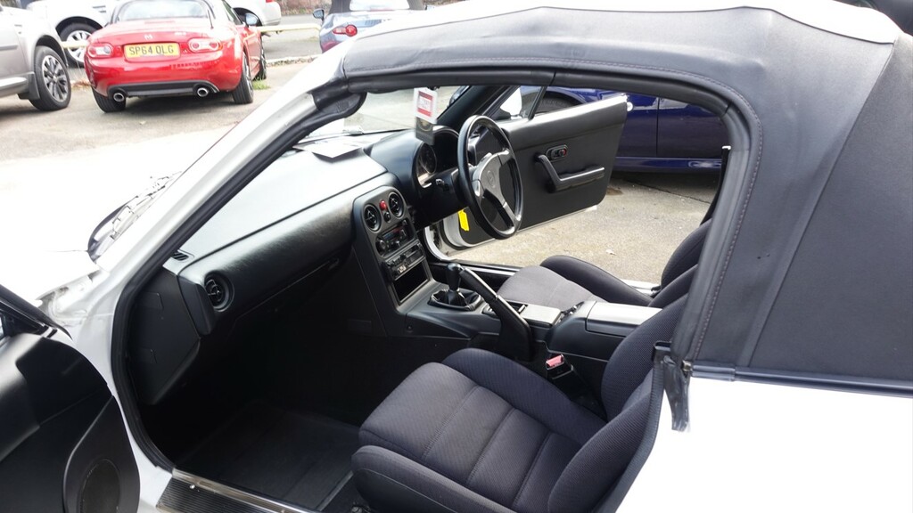 Mazda MX-5 1.6 Eunos Silver #20