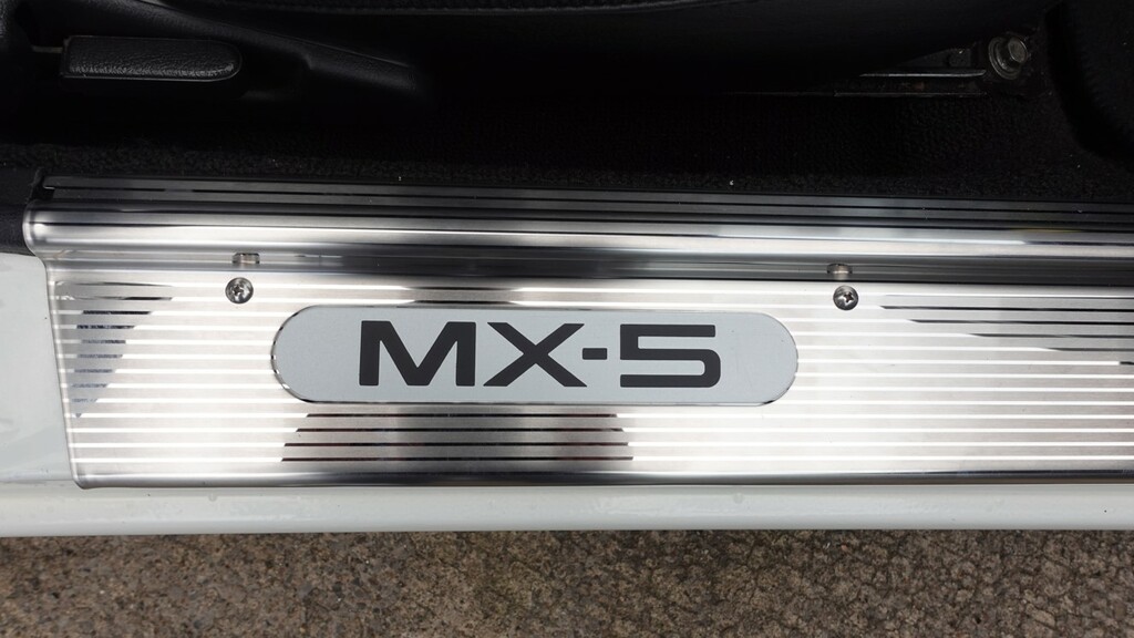 Mazda MX-5 1.6 Eunos Silver #10