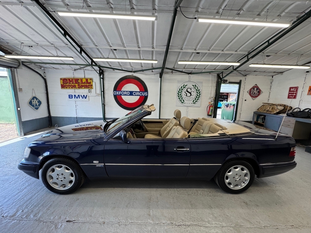 Mercedes-Benz E Class N462LDX #4