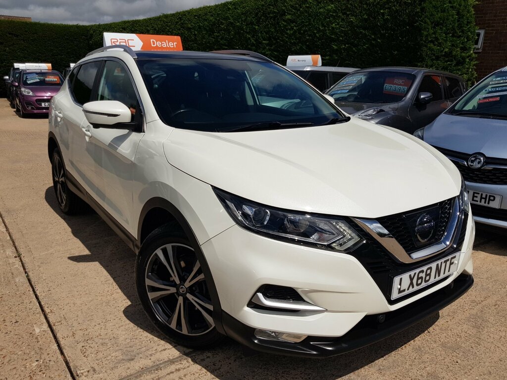 Nissan Qashqai 1.2 N-connecta Panoramic Roof Sat-nav Parking LX68NTF White #3