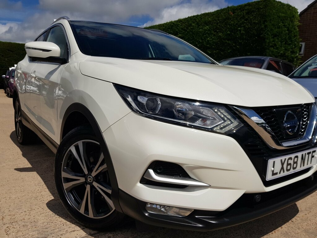Nissan Qashqai 1.2 N-connecta Panoramic Roof Sat-nav Parking LX68NTF White #4