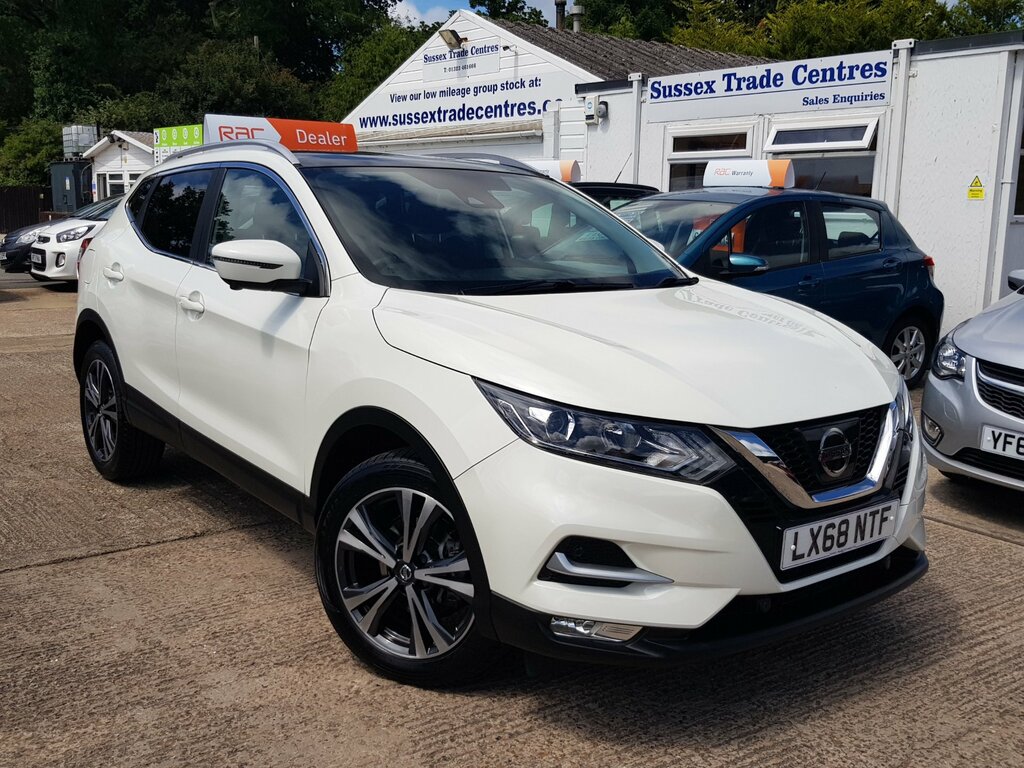 Nissan Qashqai 1.2 N-connecta Panoramic Roof Sat-nav Parking LX68NTF White #2