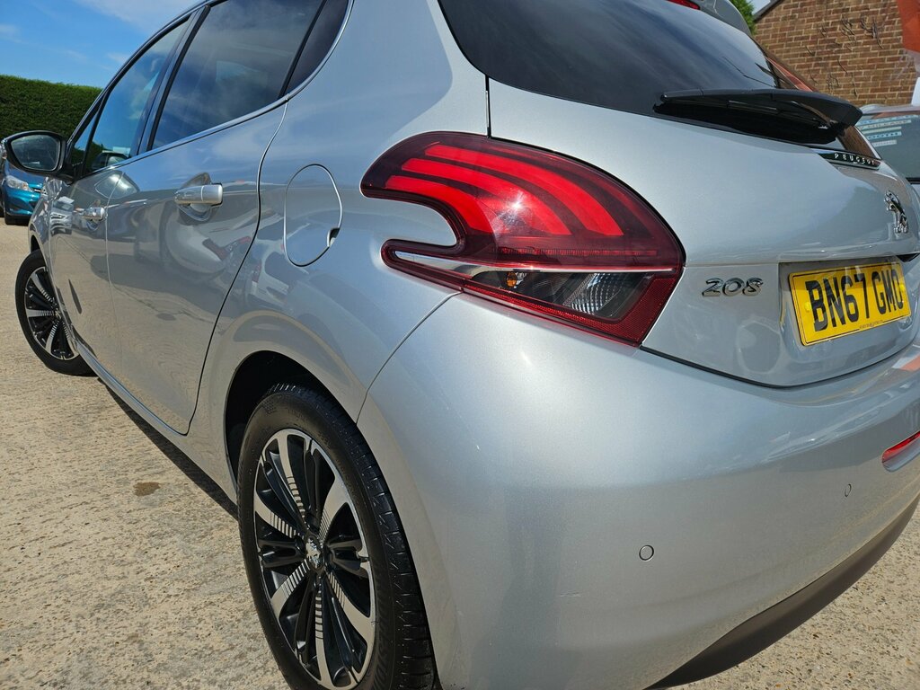 Peugeot 208 1.2 Allure Premium Panoramic Roof BN67GMO Silver #5
