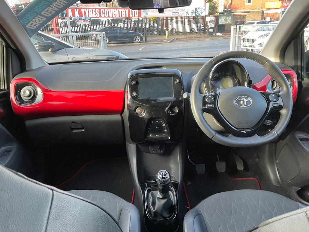 Toyota Aygo 1.0 Vvt I X Clusiv Hatchback AY70FFZ #2
