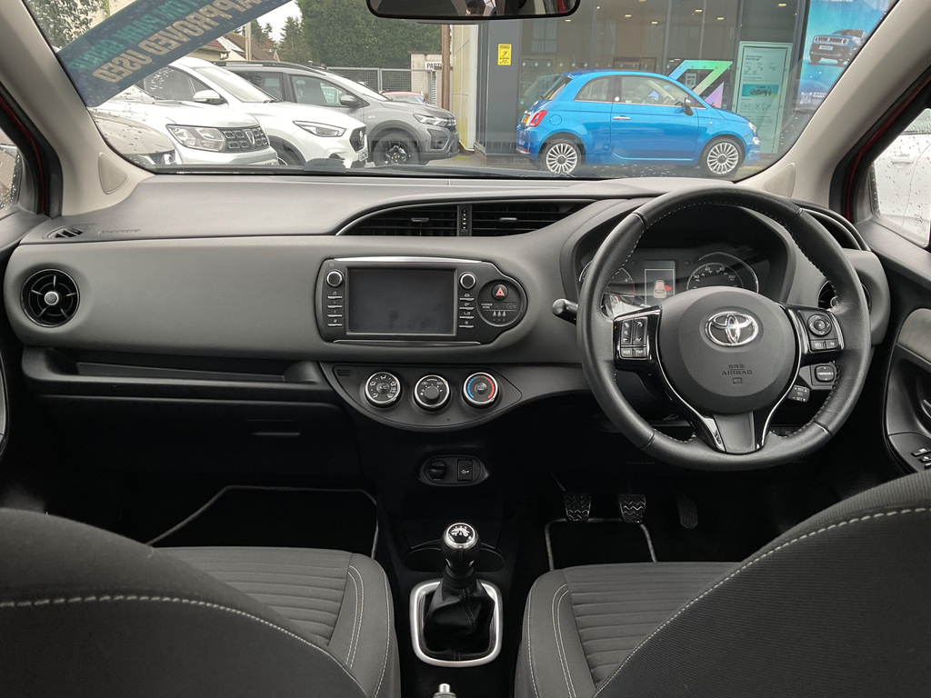 Toyota Yaris 1.0 Vvt I Icon Hatchback Red #2